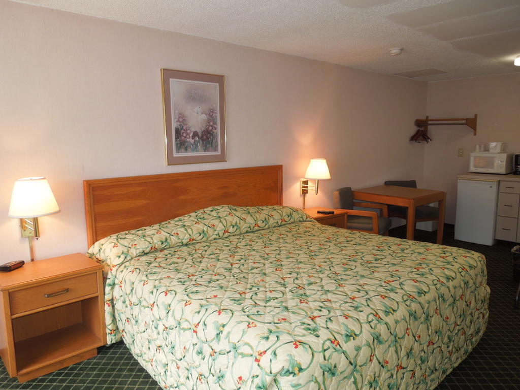 Knights Inn Elyria Room photo