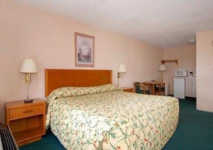 Knights Inn Elyria Room photo