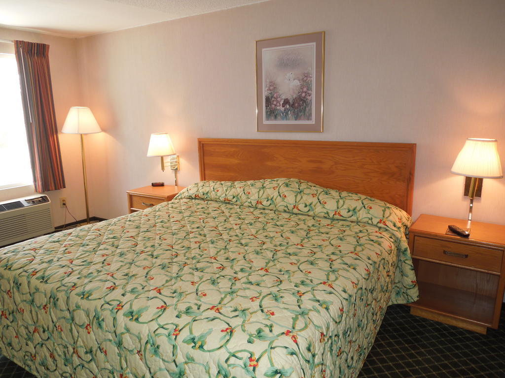 Knights Inn Elyria Room photo