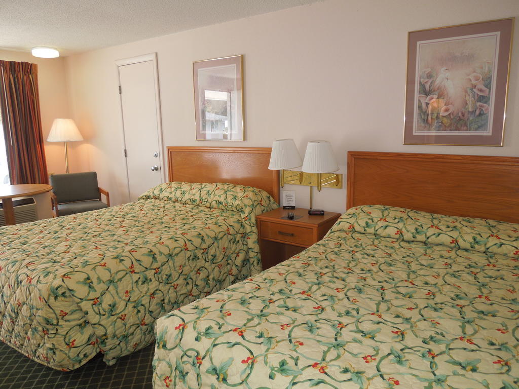 Knights Inn Elyria Room photo