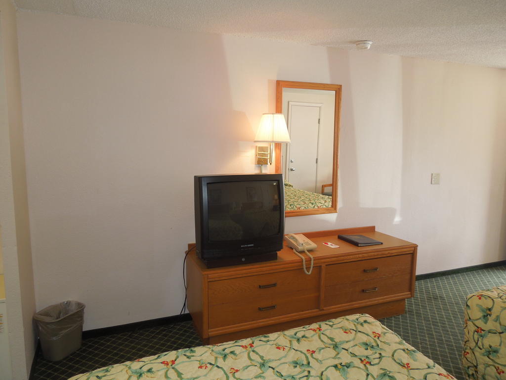 Knights Inn Elyria Room photo